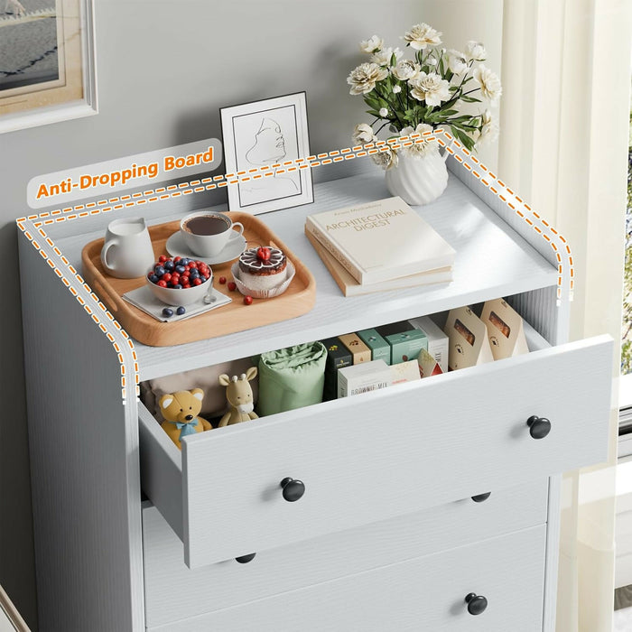 4-Drawer White Wooden Dresser with Anti-Tipping Safety | 四層抽屜白色木製收納櫃（附防傾倒安全設計）